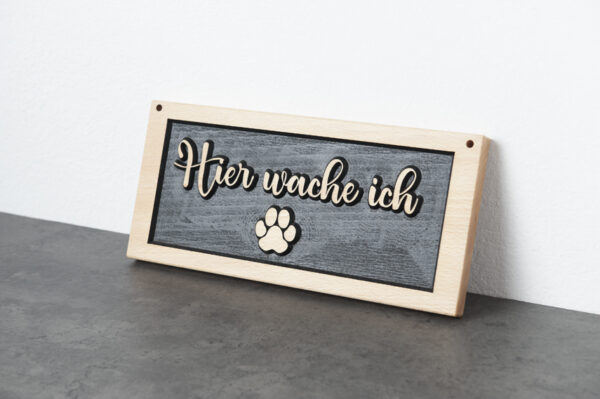Holzschild "Hier wache ich"
